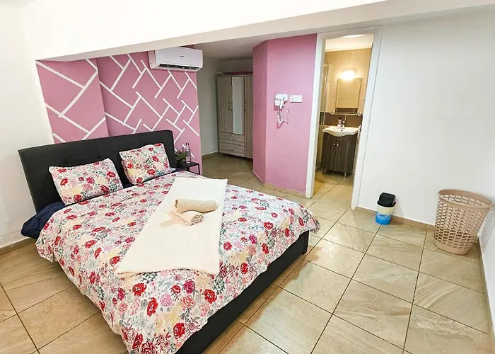 Duplex * ラルナカ